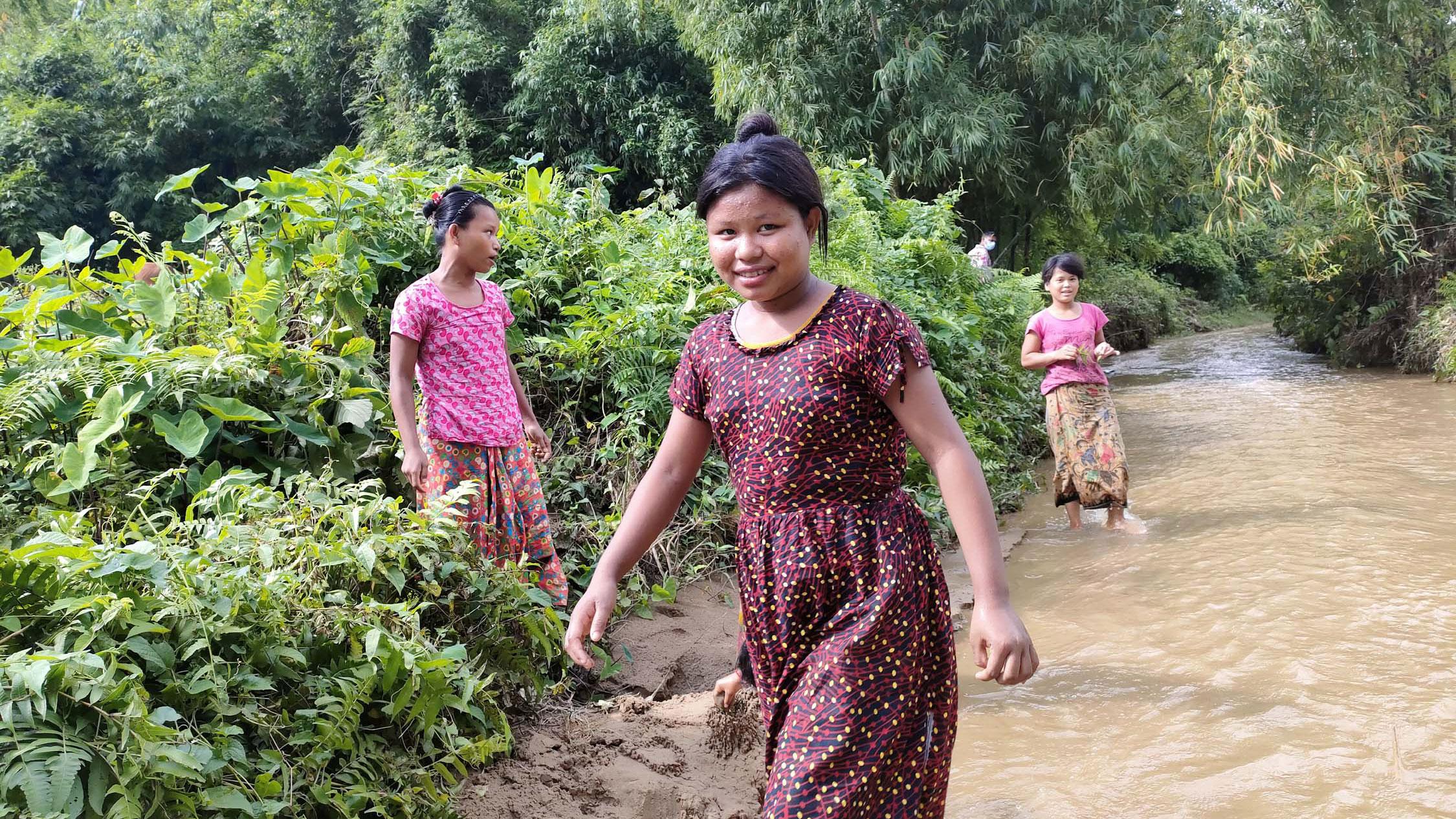 কুপি আর ঝিরিপথই ভরসা