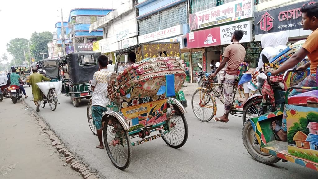 যানজটে নাকাল পৌরবাসী