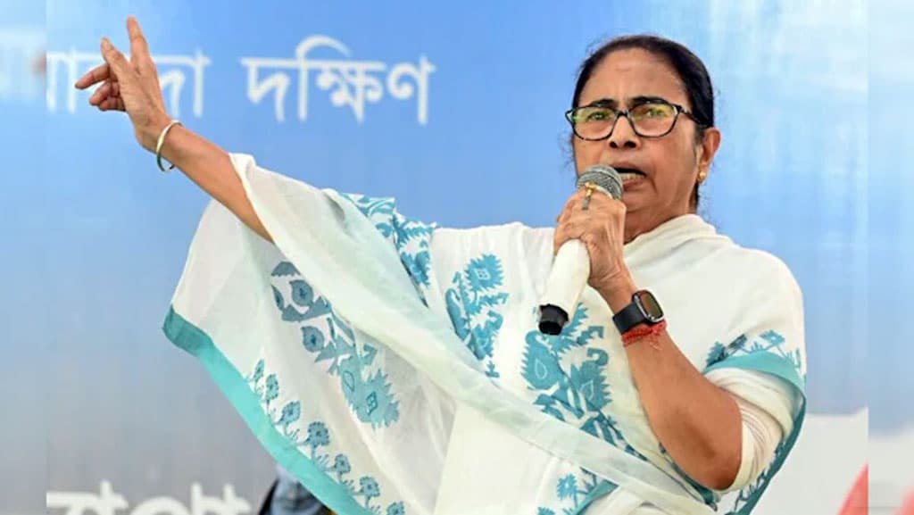 ‘বিজেপি সরকার ১৫ দিনও টিকে কিনা’, কিসের ইঙ্গিত দিলেন মমতা