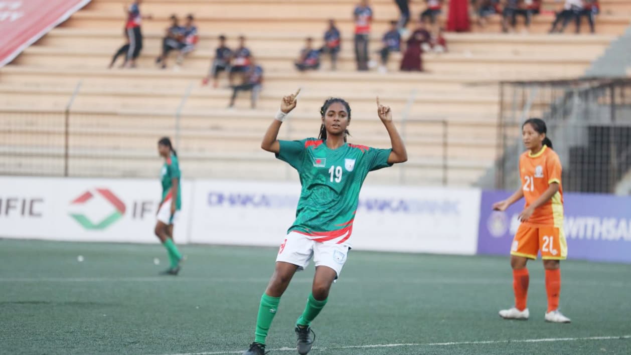 ৬ গোলে ভুটানের জালে সৌরভ ছড়ালেন বাংলাদেশের সুরভি