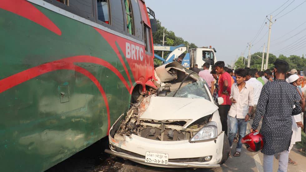 ফরিদপুরে বাস-প্রাইভেটকার মুখোমুখি সংঘর্ষে নিহত-২