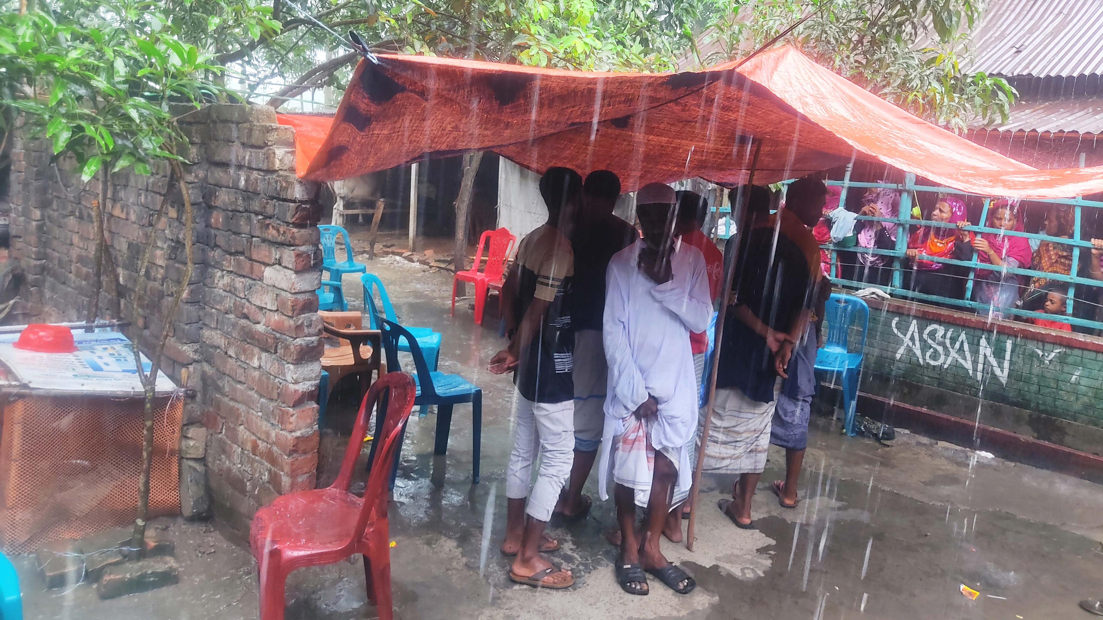 কামারখন্দে পুলিশের সাবেক কনস্টেবলের ঝুলন্ত মরদেহ উদ্ধার