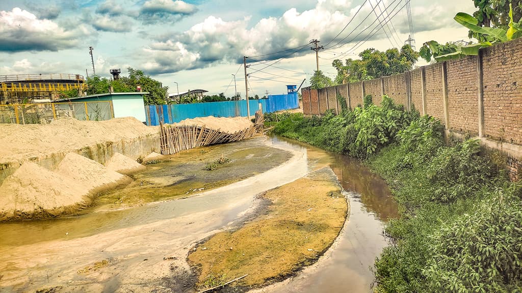 লবলঙ্গ নদের বুকে রাস্তা