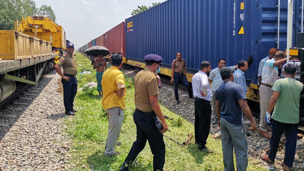 রায়পুরায় মালবাহী ট্রেন লাইনচ্যুত, উদ্ধারকাজ চলছে