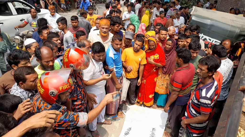 বালিয়াডাঙ্গীতে মোটরসাইকেল-নছিমন-থ্রি হুইলারের সংঘর্ষ, নিহত আরও ২