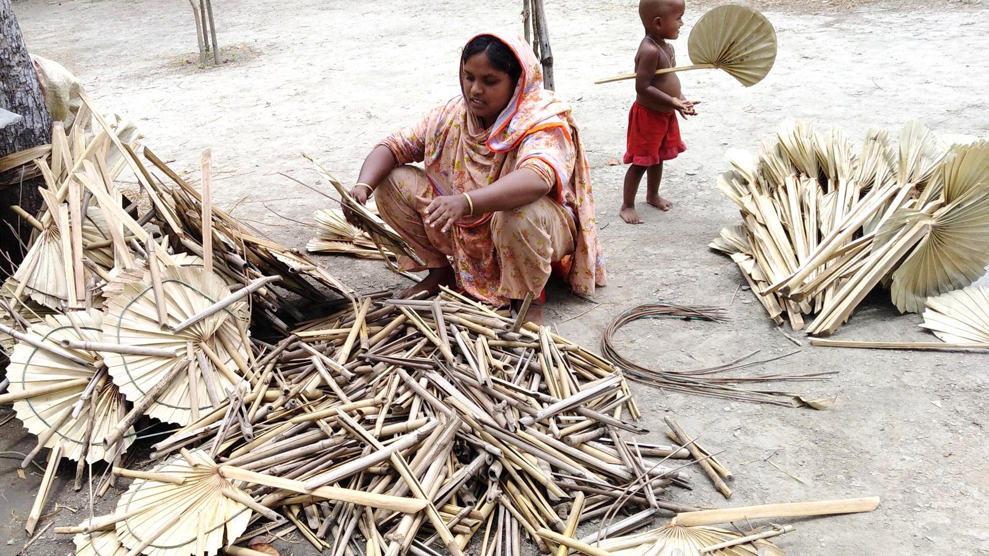 হাতপাখা তৈরির ধুম