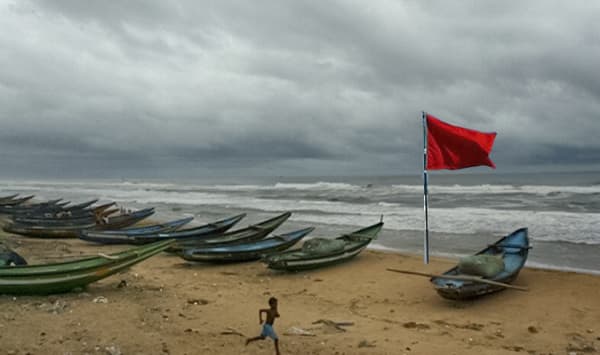 সাগরে সুস্পষ্ট লঘুচাপ, বন্দরে ৩ নম্বর সংকেত