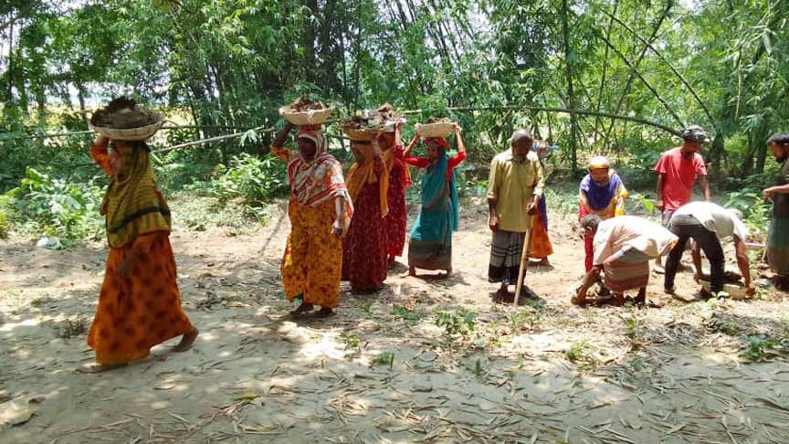 দেবরের বদলে মাটি কাটার কাজে গিয়ে ‘হিট স্ট্রোকে’ নারীর মৃত্যু