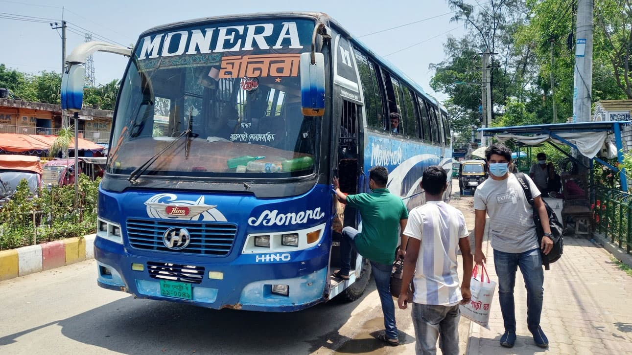 রাজশাহীতে চলছে আন্তঃজেলা বাস