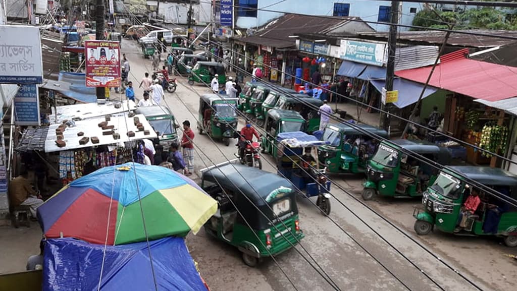 গাড়ির দখলে সড়ক, যানজট