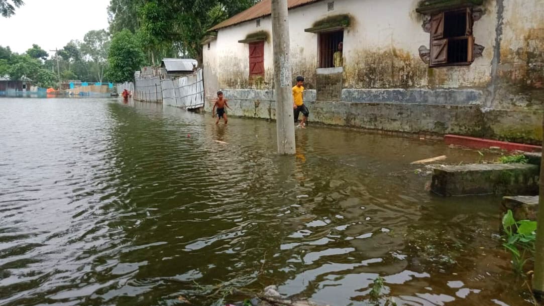 উলিপুর পৌর শহরেই পানিবন্দী অর্ধশতাধিক পরিবার