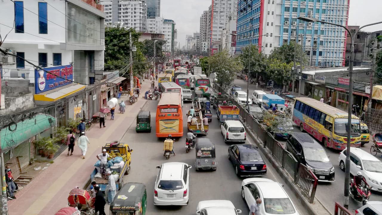 ‌বি‌ধি‌নি‌ষেধহীন রাজধানীর প্রথম সকাল