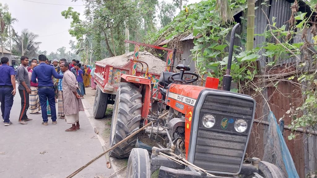 ফুলবাড়ীতে নিয়ন্ত্রণহীন ট্রাক্টরের চাপায় শিশু নিহত 