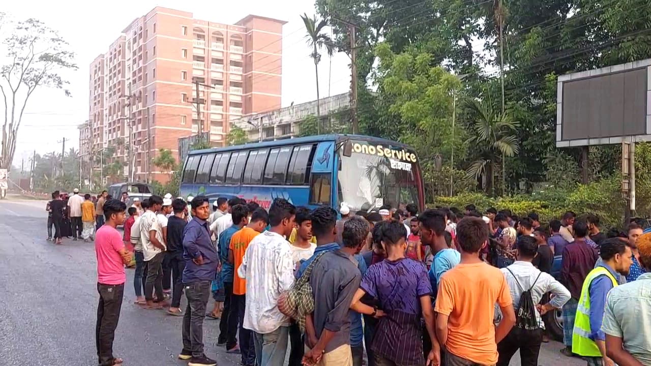 বাসে পাওয়া গেল সুপারভাইজারের রক্তাক্ত মরদেহ