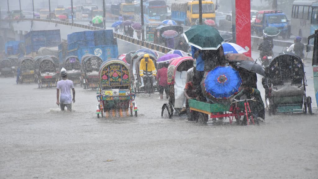 চট্টগ্রামে পাহাড় ধসের শঙ্কা, ৫ হাজার মানুষকে সরিয়ে নিয়েছে প্রশাসন