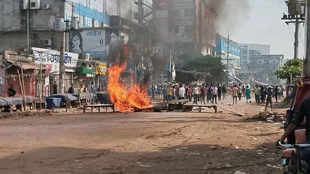 আশুলিয়ার ৫০ কারখানা বন্ধ ঘোষণা, শনিবার বিক্ষোভের আশঙ্কা