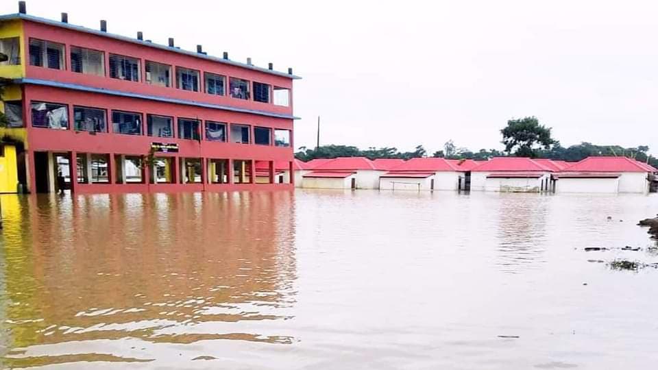 কুশিয়ারার বাঁধ ভেঙে হু-হু করে পানি ঢুকছে জকিগঞ্জে 