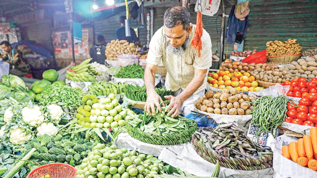 বাজারেই শেষ বেতনের টাকা