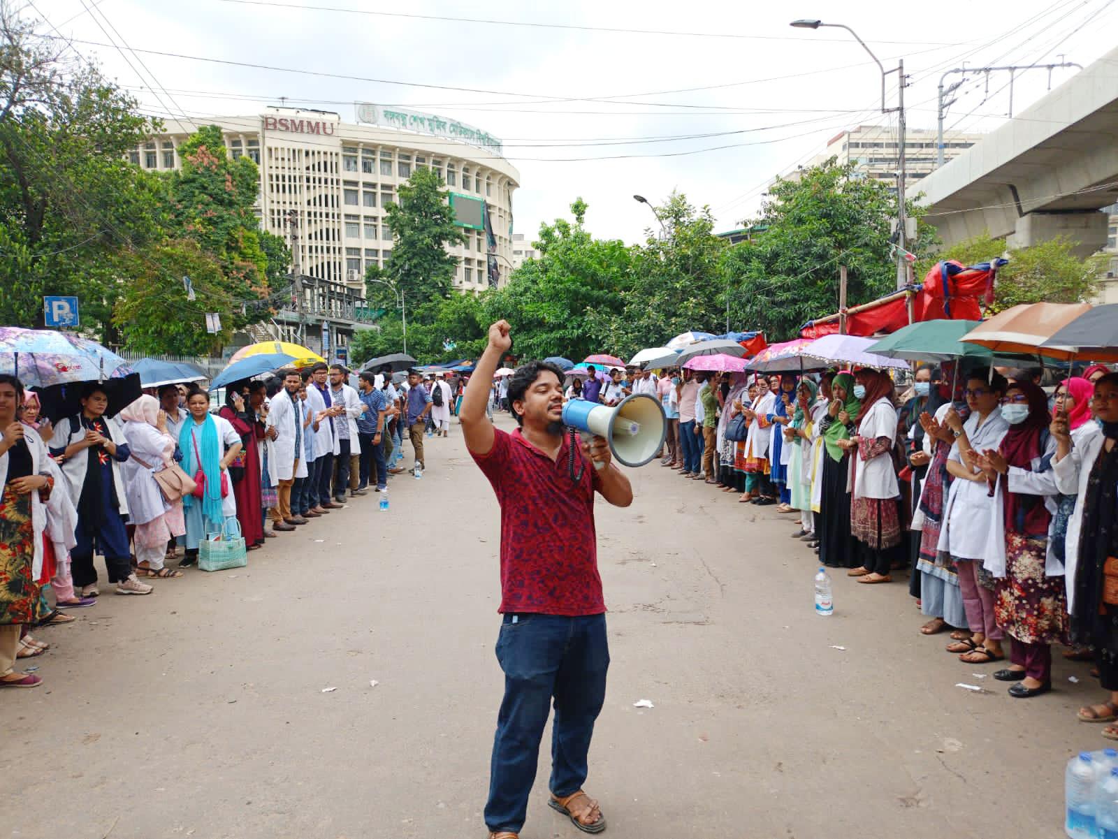 ২৩ জুলাই মহাসমাবেশ করবেন ট্রেইনি চিকিৎসকেরা, কর্মবিরতি চলবে