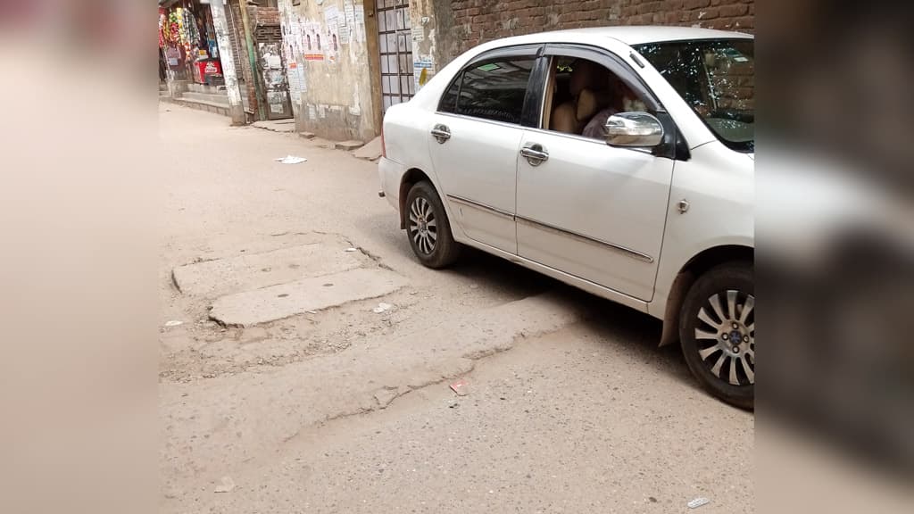 যত্রতত্র গতিরোধক দুর্ঘটনার ঝুঁকি