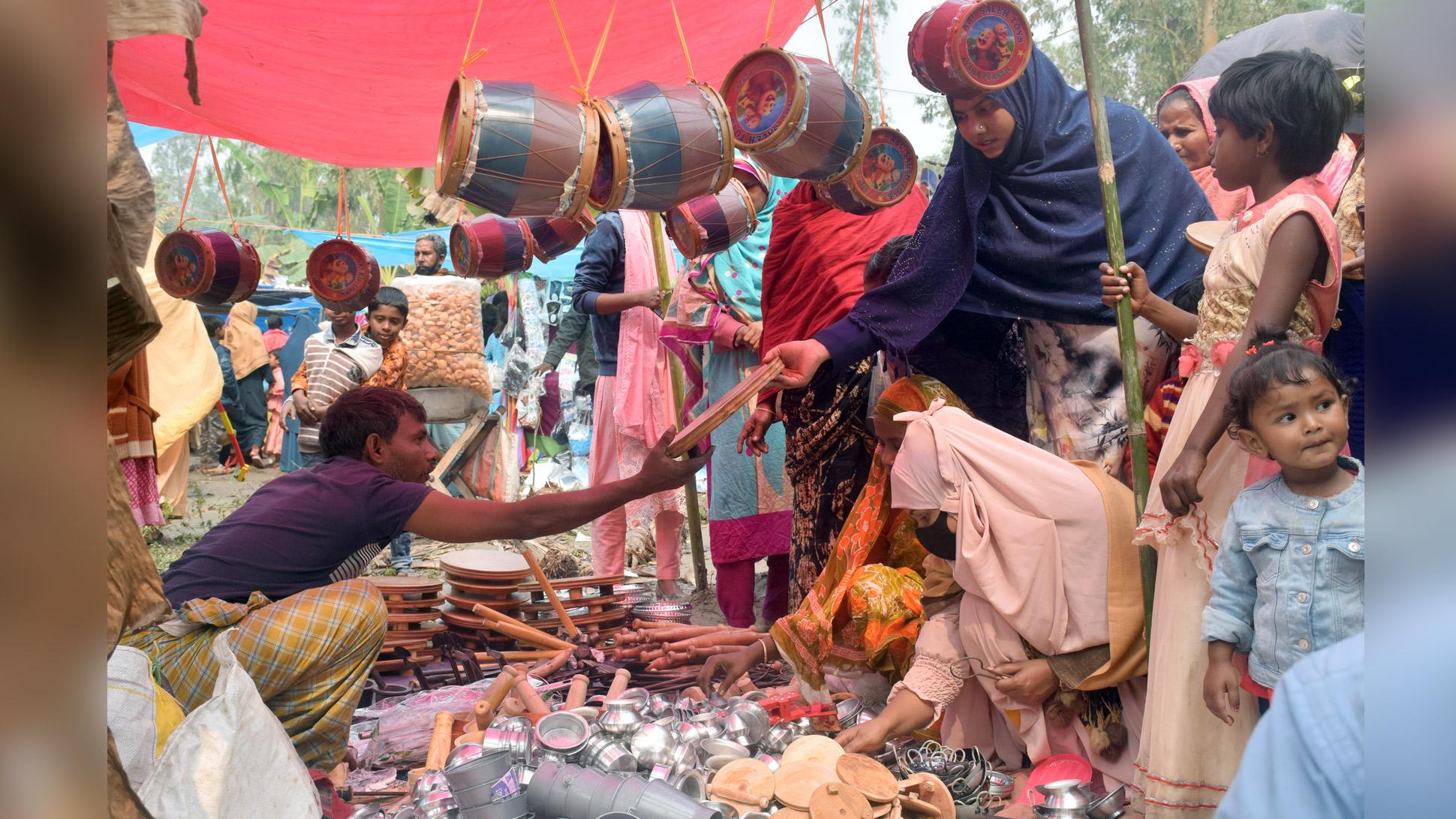 বগুড়ায় বউ মেলায় নারীদের ঢল