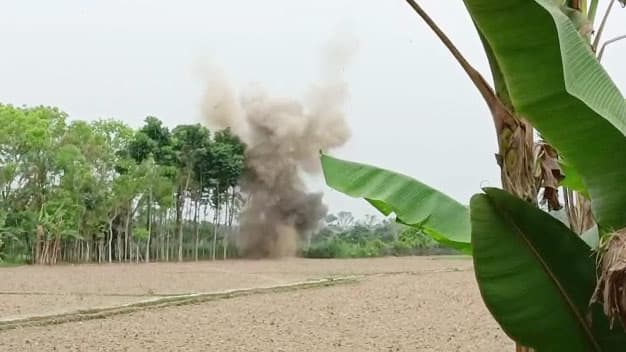 কবর খুঁড়তে গিয়ে পাওয়া মুক্তিযুদ্ধের সময়ের মাইন ধ্বংস