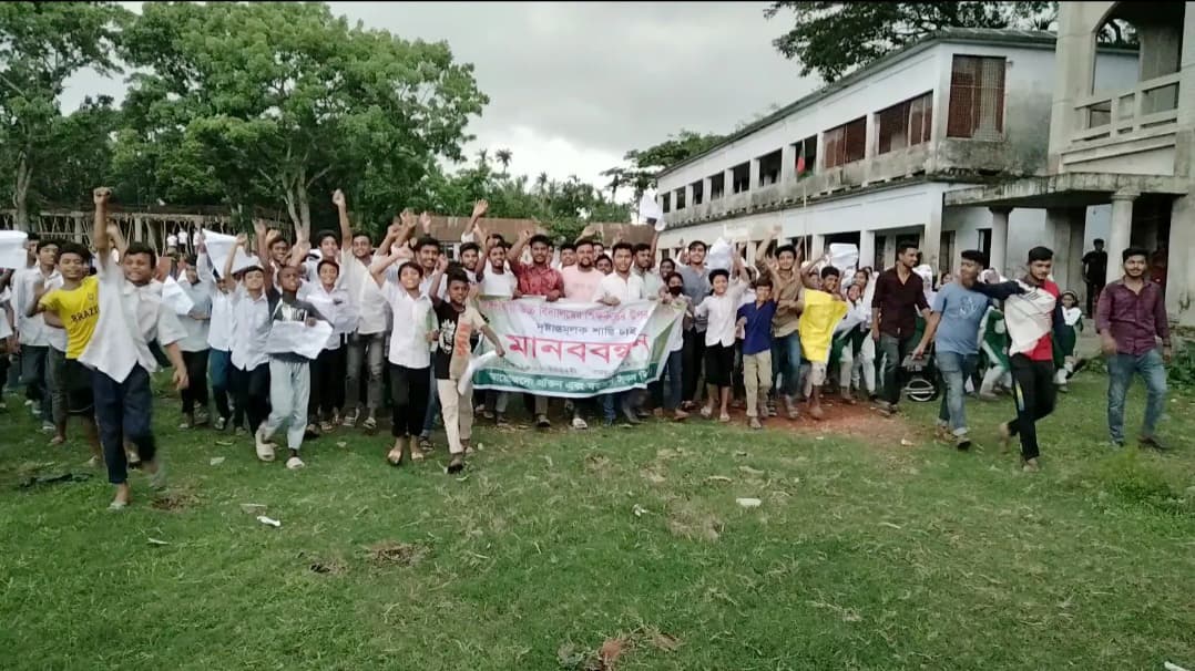 উত্ত্যক্তে বাধা দেওয়ায় ৪  শিক্ষিকার ওপর হামলা