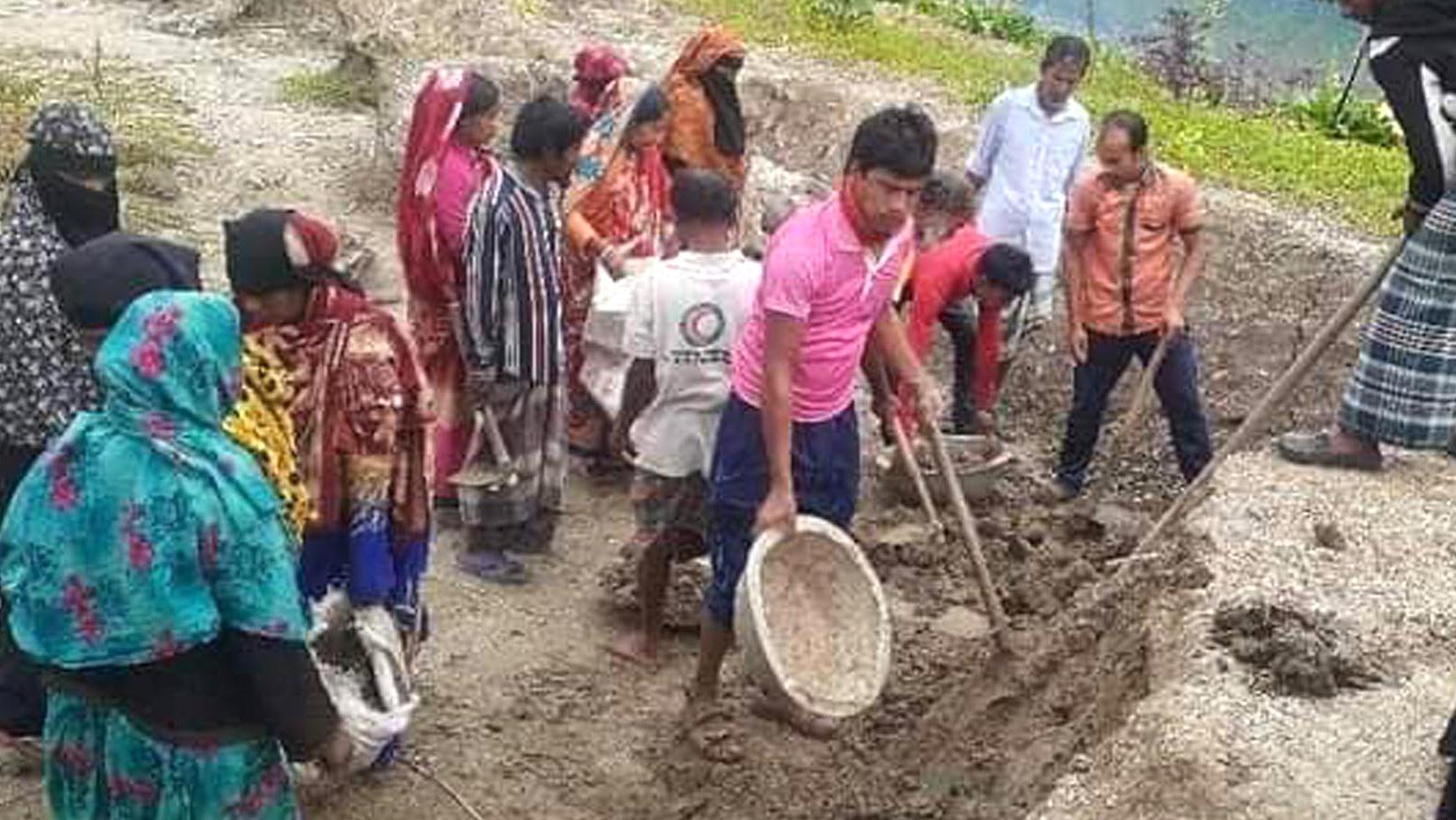 দেরিতে বরাদ্দ: কাজ শেষের আগেই ফেরত যাচ্ছে হতদরিদ্রদের টাকা