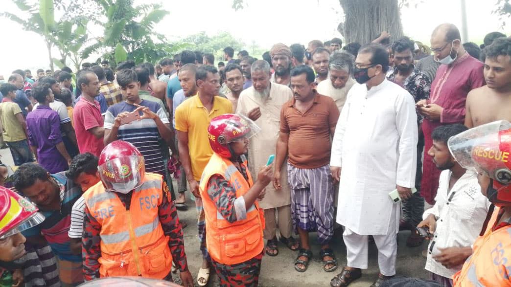 কালীগঞ্জে সড়ক দুর্ঘটনায় ২ জন নিহত