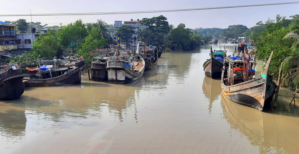 এবার ধর্মঘটে বন্ধ মাছ ধরার ট্রলার