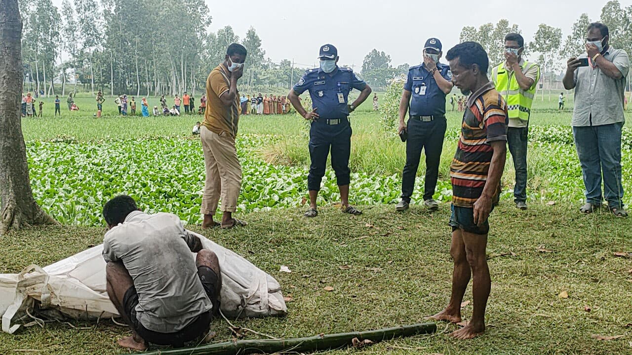 অটো রিকশাচালকের বস্তাবন্দী মরদেহ উদ্ধার, মাদকের টাকার জন্য হত্যাকাণ্ড বলছে পুলিশ