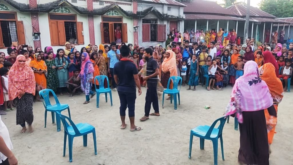 মোবাইল ফোনে আসক্ত প্রজন্মকে ঐতিহ্যবাহী গ্রামীণ খেলার স্বাদ