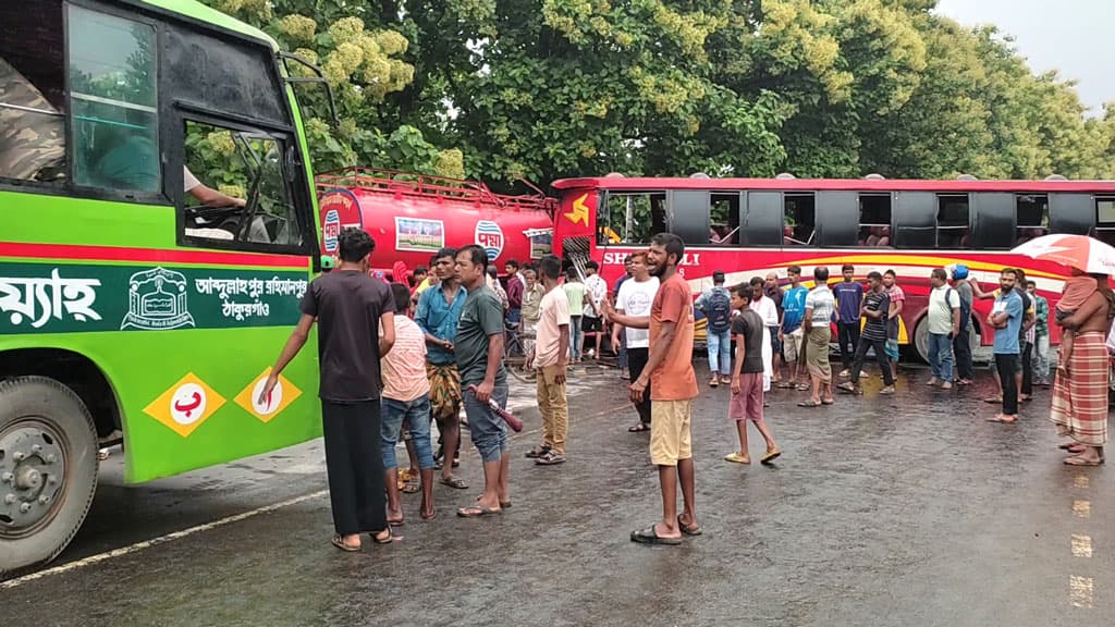 ঠাকুরগাঁওয়ে বাস ও তেলবাহী ট্রাকের সংঘর্ষে নিহত ২, আহত ৮ 