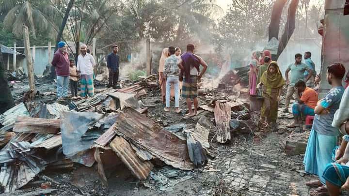 কর্ণফুলীতে সুগার মিলের আগুন নেভেনি, পৃথক স্থানে পুড়েছে ১৮ ঘর