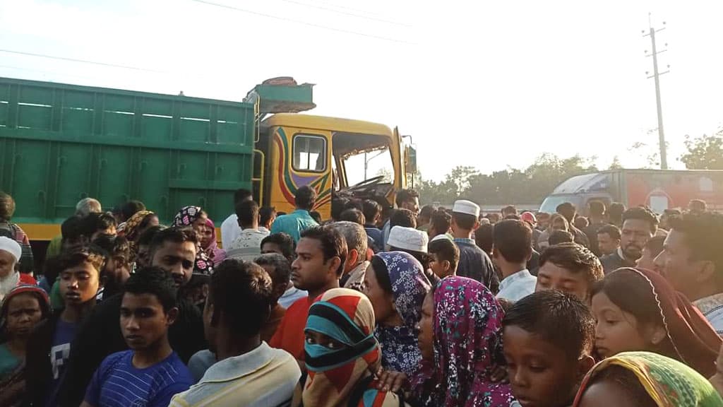 ডোমারে মোটরসাইকেল-ট্রাকের মুখোমুখি সংঘর্ষ, নিহত ২ 