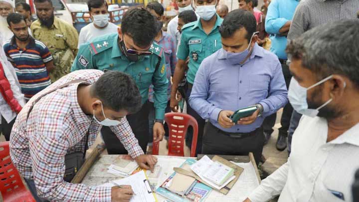 অতিরিক্ত ভাড়া আদায়ে প্রায় ৩ লাখ টাকা জরিমানা