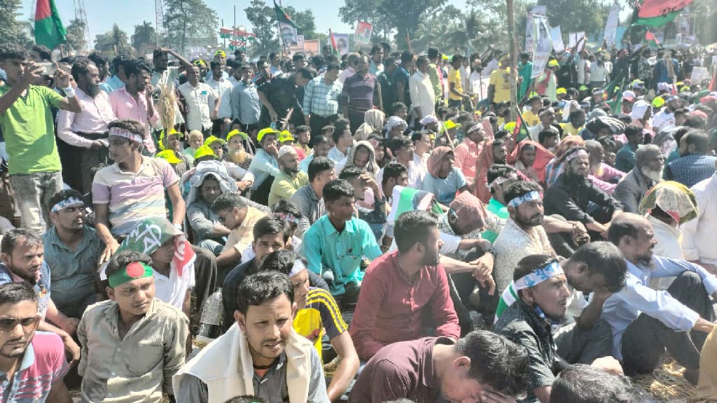 রংপুরে বিএনপির সমাবেশস্থলে মোবাইল চুরির অভিযোগ যুবককে মারধর