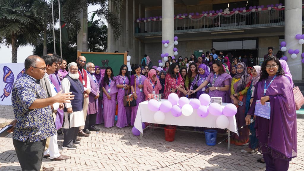 বর্ণাঢ্য আয়োজনে গ্রিন ইউনিভার্সিটিতে নারী দিবস উদ্‌যাপন