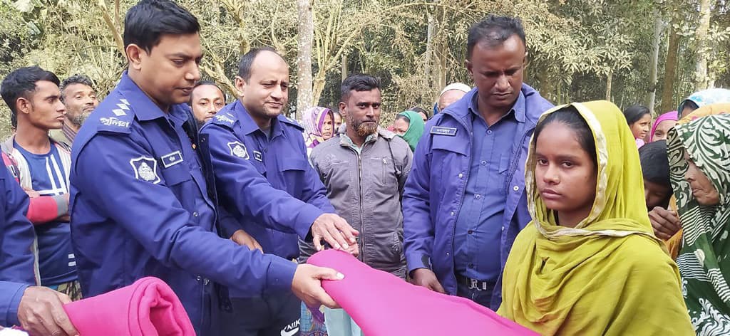 ঘোড়াঘাটে ঘরবাড়িতে অগ্নিসংযোগ: অজ্ঞাত ১২০০ জনকে আসামি করে মামলা