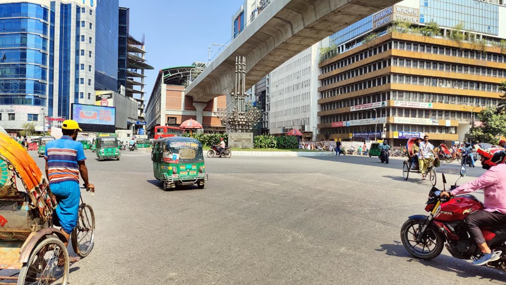 সকাল থেকে রাজধানীতে গণপরিবহন উধাও 