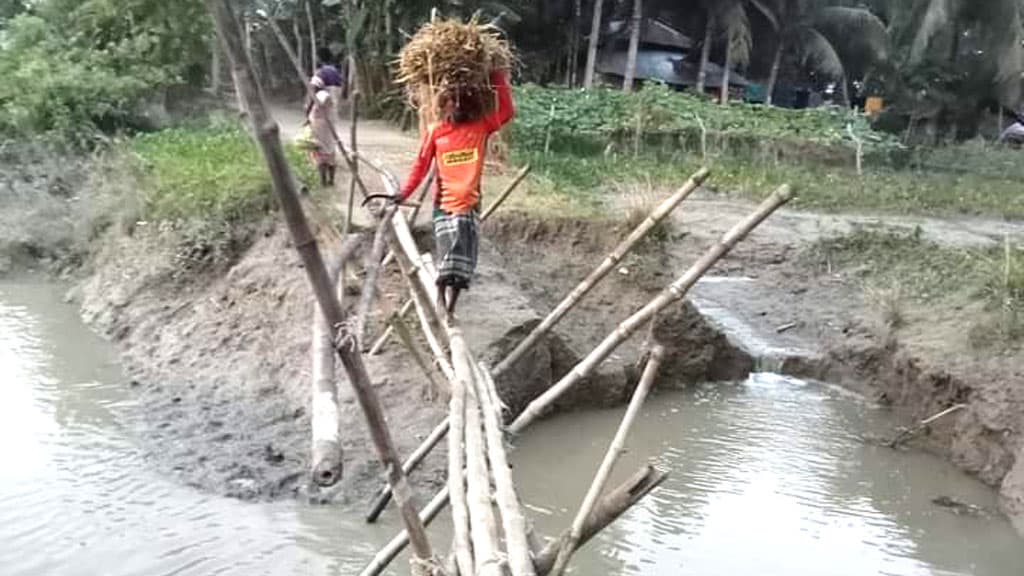 খাল নয়, সড়কেই সাঁকো