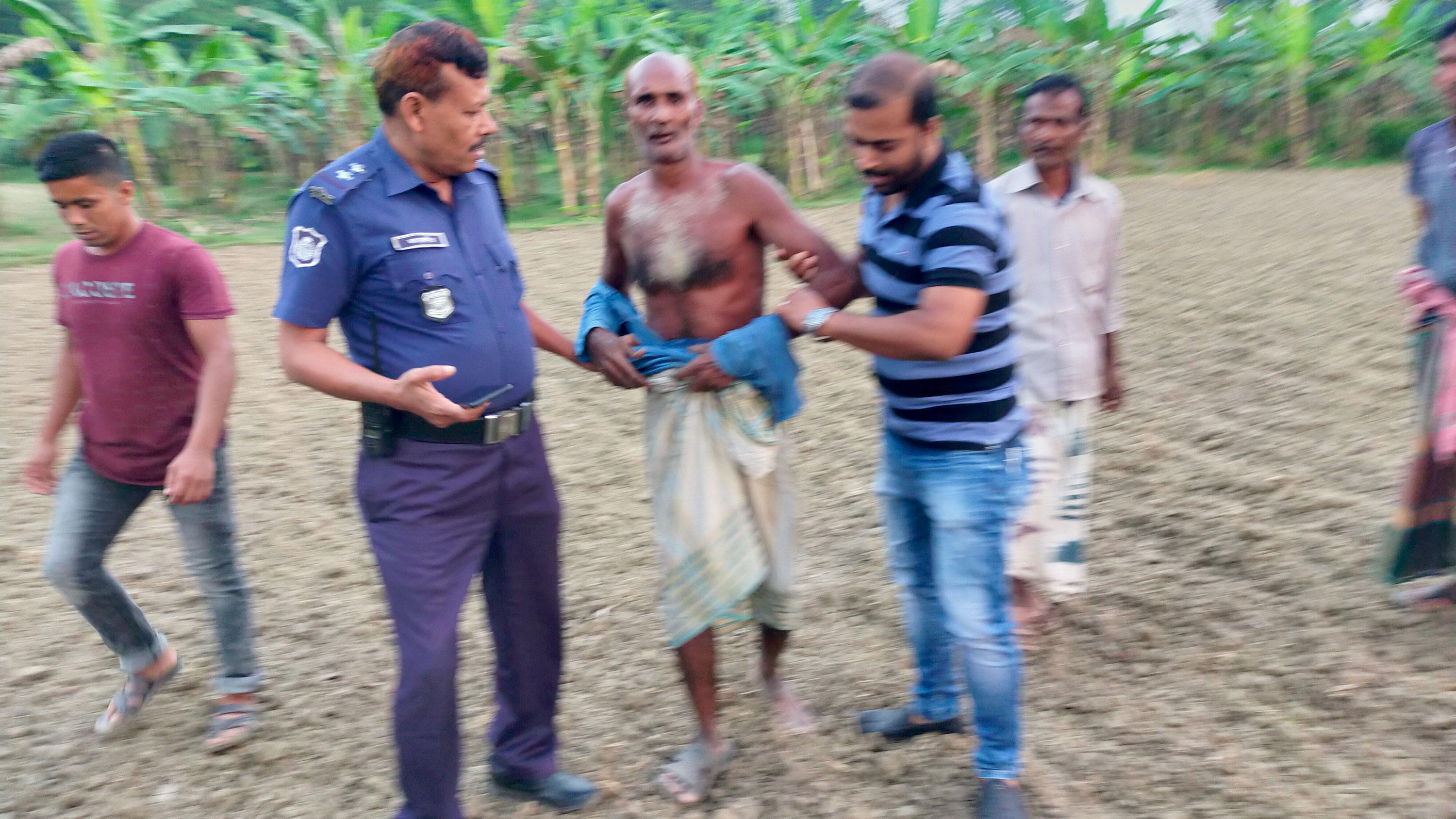 কুমারখালীতে তৃতীয় শ্রেণির শিক্ষার্থীকে ধর্ষণ মামলায় নরসুন্দর গ্রেপ্তার