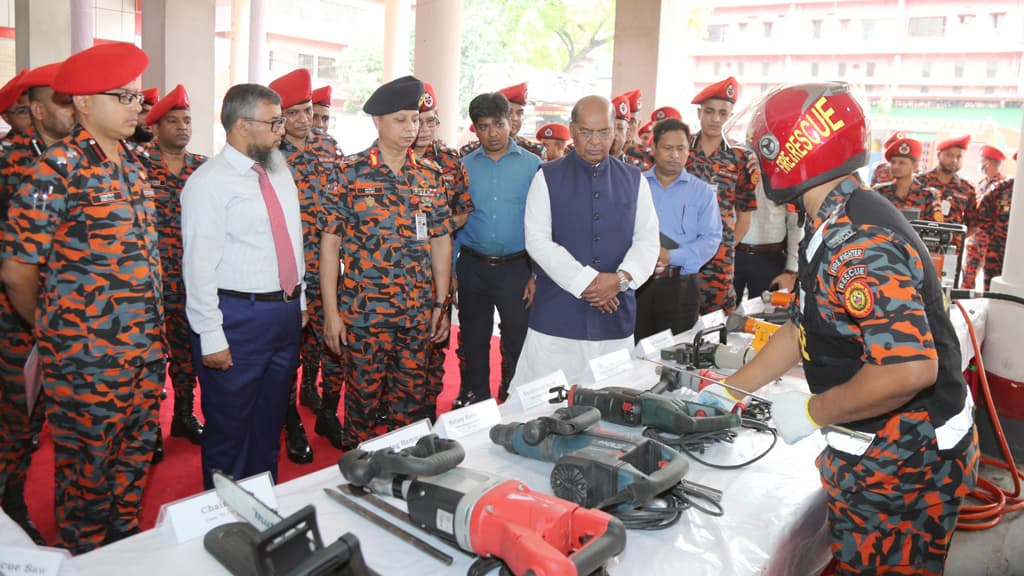 দুর্যোগ ব্যবস্থাপনা প্রতিমন্ত্রীর ফায়ার সার্ভিস সদর দপ্তর পরিদর্শন