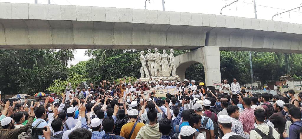 ঢাকা বিশ্ববিদ্যালয়ে শতকণ্ঠে মহানবী (সা.)-এর সম্মানে ‘তালাআল বাদরু আলাইনা’