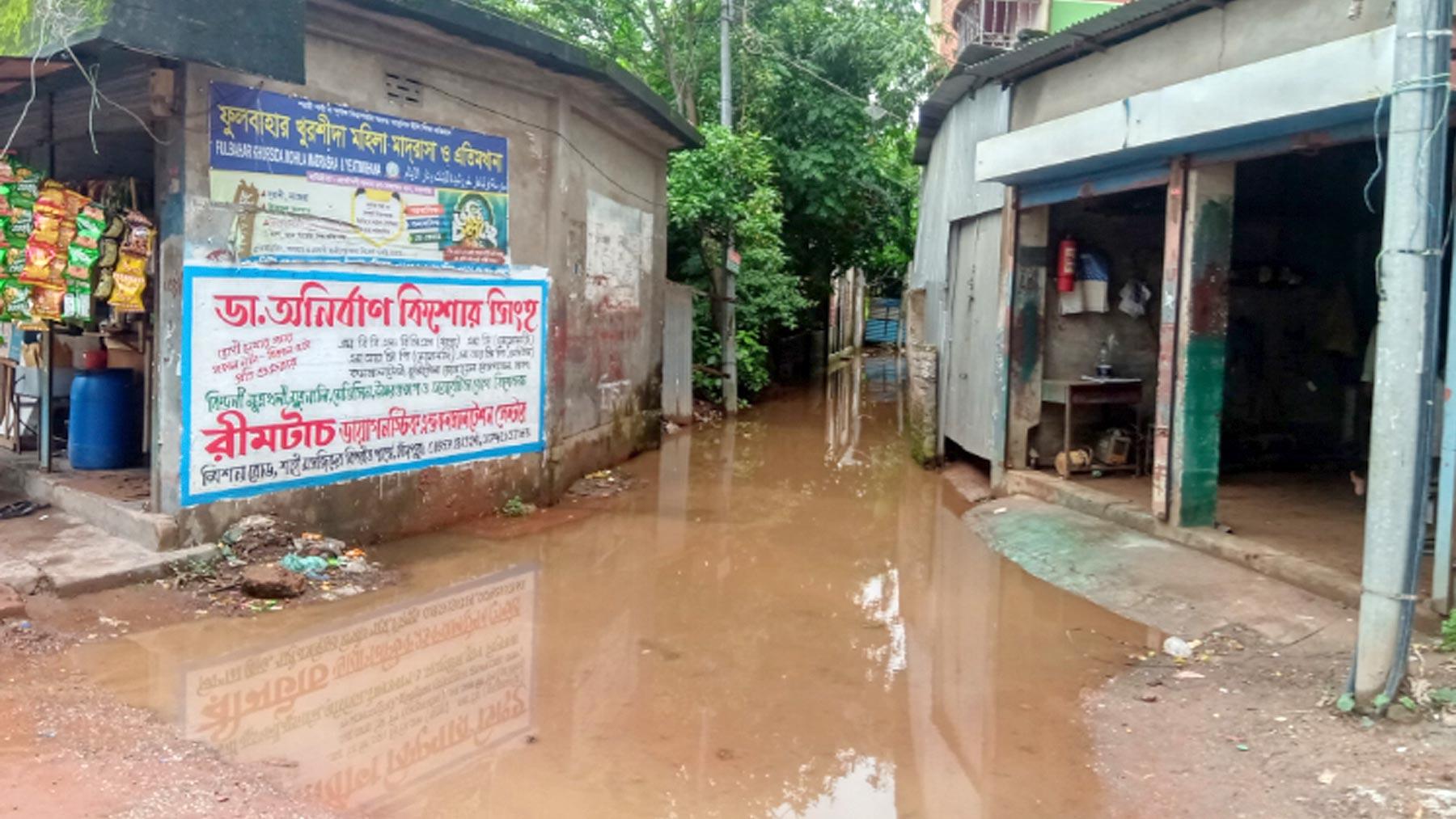 চাঁদপুরে ৬৮ মিলিমিটার বৃষ্টিপাত রেকর্ড, সড়কে জলাবদ্ধতা