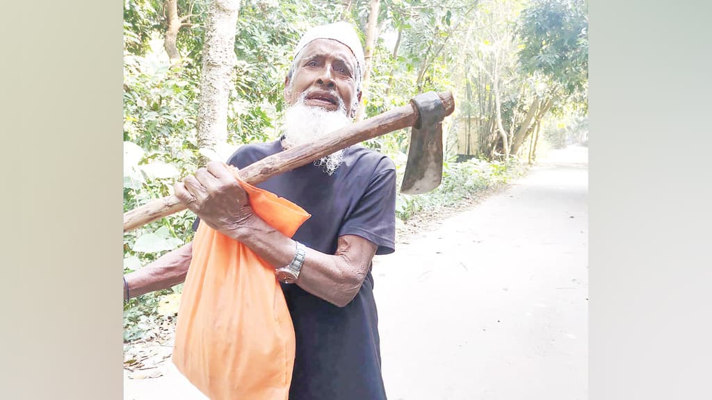 গাছ চেরাই তাঁর পেশা