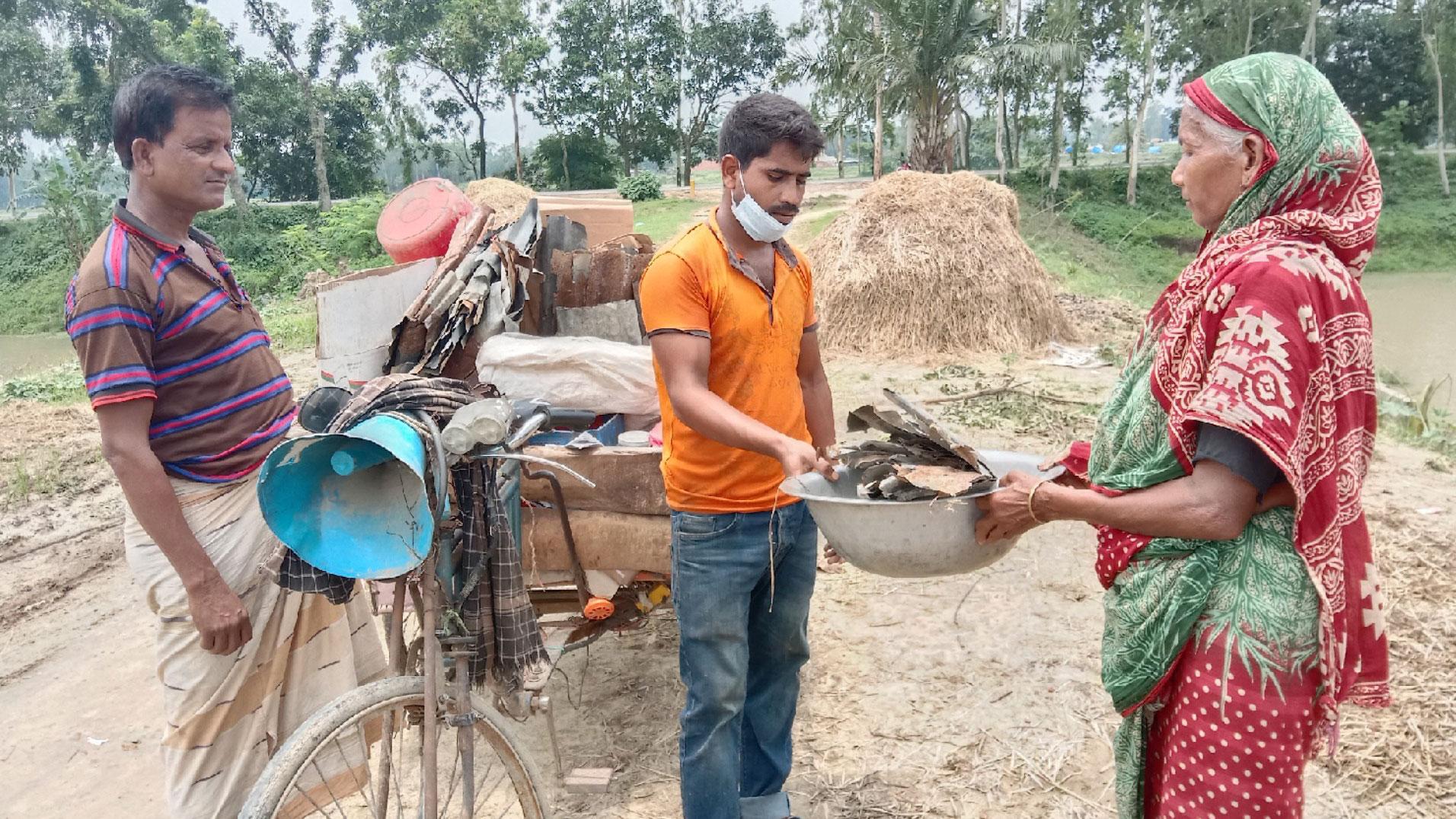 মজুর খেটে চলে না, ভাঙ্গারির ব্যবসা ধরেছেন ধলু হোসেন