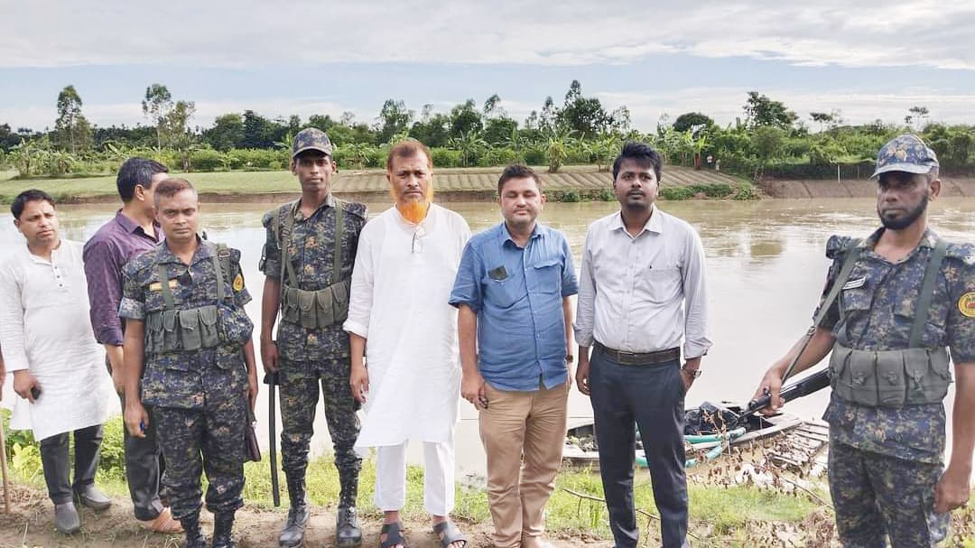 অবৈধভাবে বালু তোলার সংবাদ প্রকাশের পর লাখ টাকা জরিমানা