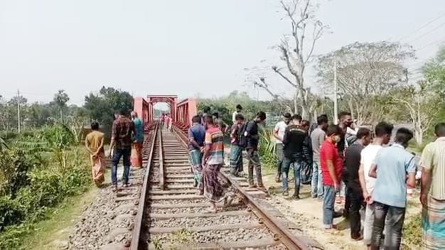 কালুখালীতে ট্রেনের ধাক্কায় কিশোরের মৃত্যু