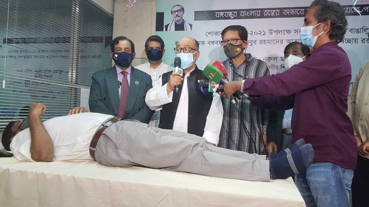 অসহায় মানুষের পাশে থাকাই বঙ্গবন্ধুর আদর্শ: শিল্পমন্ত্রী